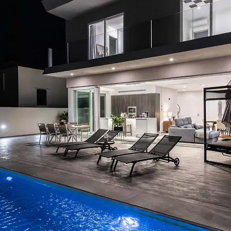 Villa Ixoria Unit 1 With Private Pool By Arcocollection